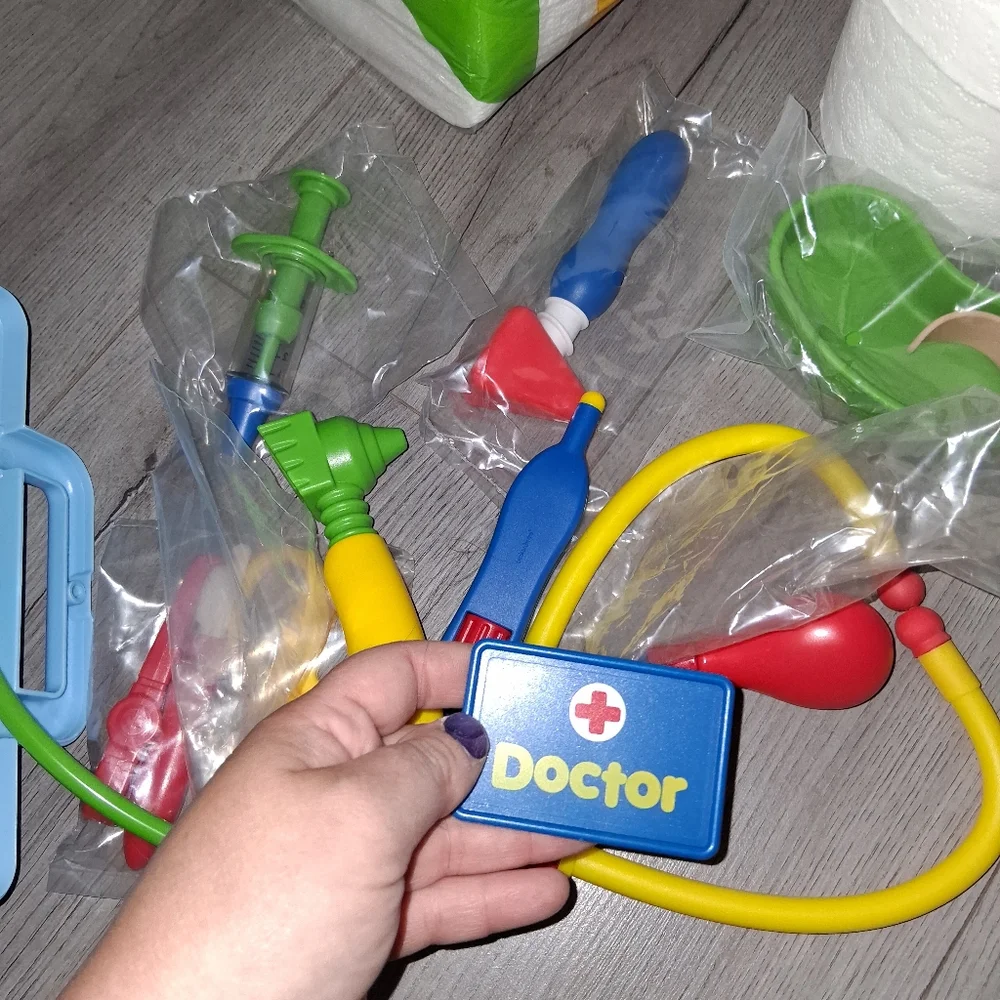 Blue Doctor Toy Kit LAKESHORE LEARNING LIKE NEW - Picture 4 of 6